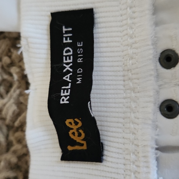 NWT Lee Womans White Relaxed Fit Cargo Capris Size 14 - Picture 11 of 12